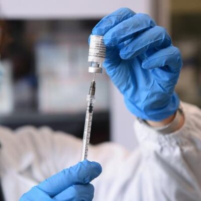 Vaccini, diventa virale denuncia a commissione tedesca perché giornalista svedese e Musk la rilanciano. Ex Pfizer Sterz: “E’ stata falsificata la sicurezza, test cancro saltati